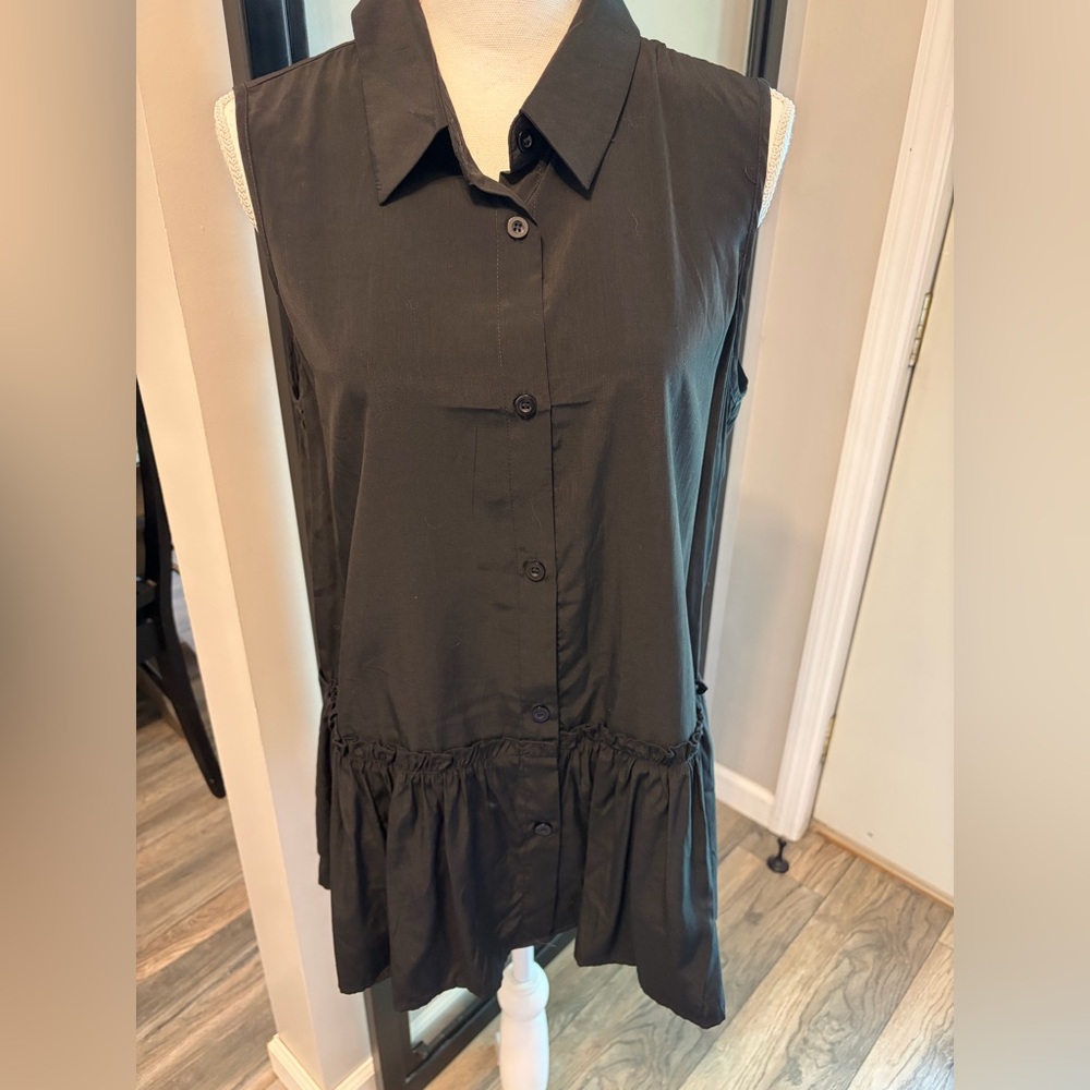New With Tags…Boutique Sleeveless Button Front Ruffle Hem Top…Size Large